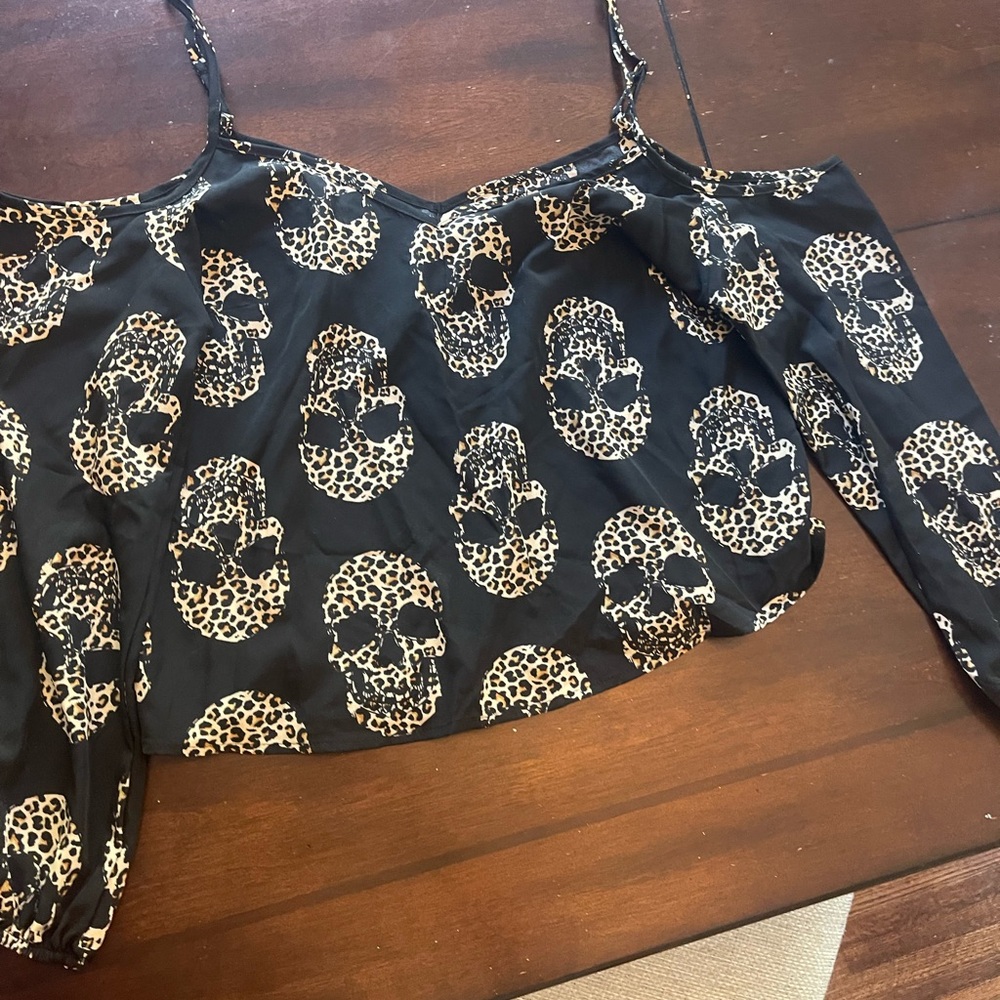 Skull blouse - Picture 3 of 5